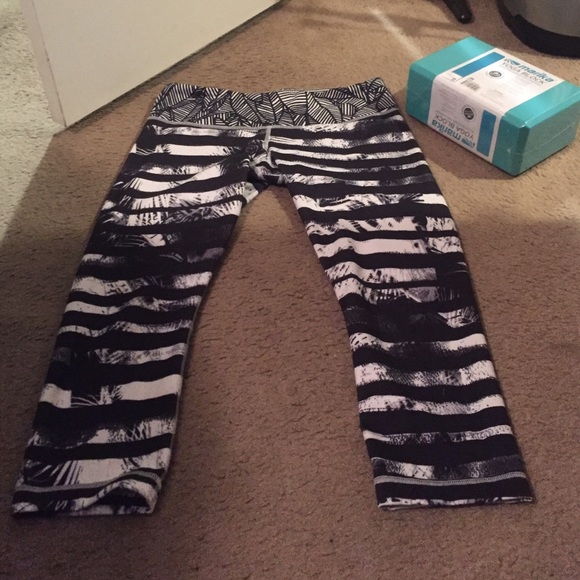 Lululemon crops