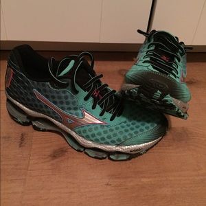 Mizuno Running Sneakers