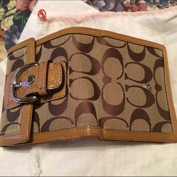Signature Coach wallet - Picture 2 of 3