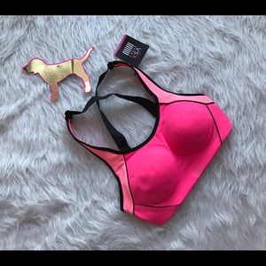 🆕NWT VSX Standout sports bra