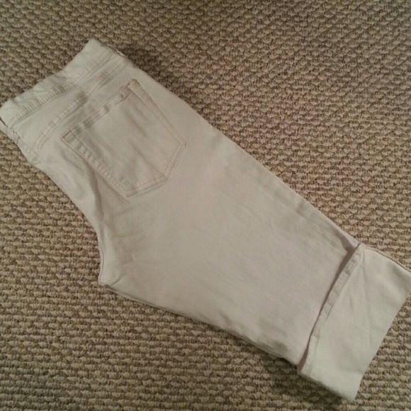 Old Navy Low Waist Cream Stretch Capri Jeans