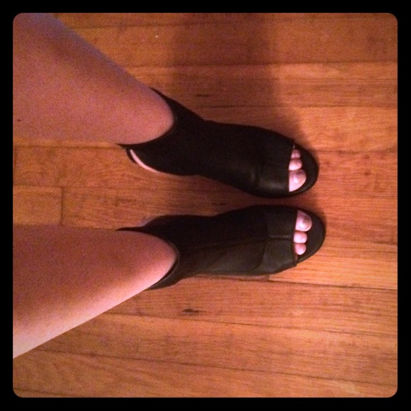 Matisse footwear heels. Agent black.