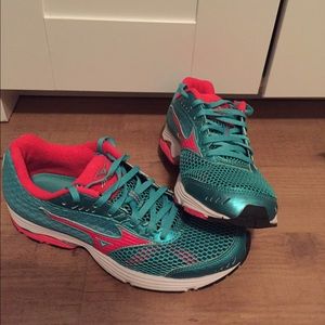 Mizuno Running Sneakers