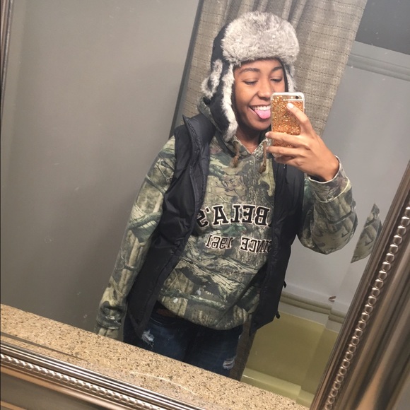 Meet your Posher, Ronyea - Picture 2 of 4