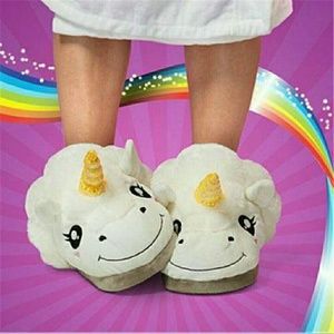 NWT LOVELY WHITE UNICORN PLUSH SLIPPERS