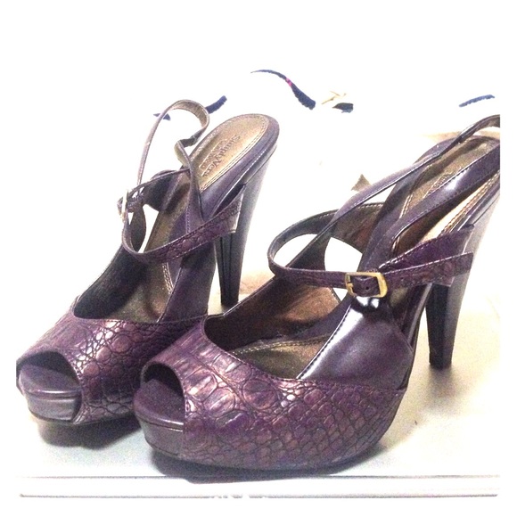 Simply Vera Vera Wang Crane Purple Heels