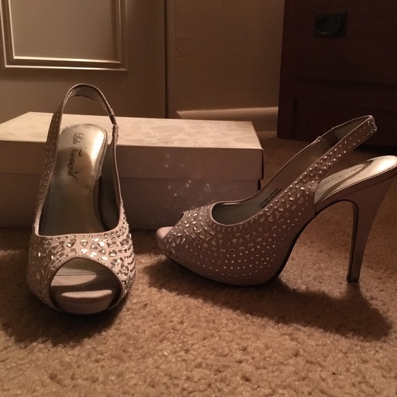 Heeled shoes