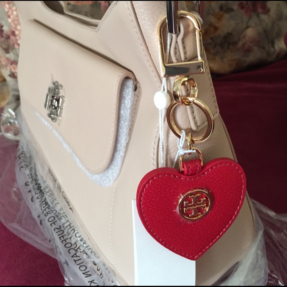 🆕Tory Burch Pebbled Heart Key Fob, Green Leather - Picture 5 of 5