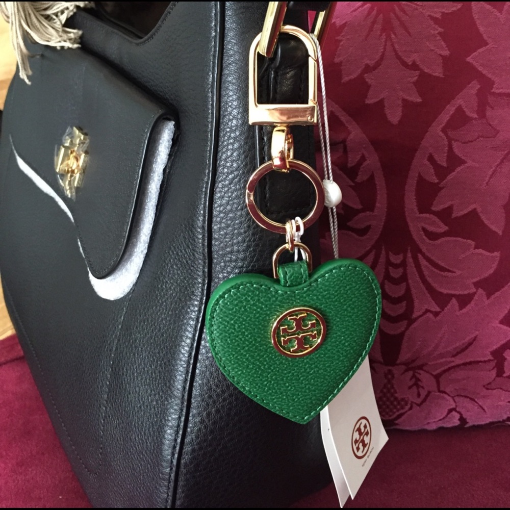 🆕Tory Burch Pebbled Heart Key Fob, Green Leather - Picture 1 of 5