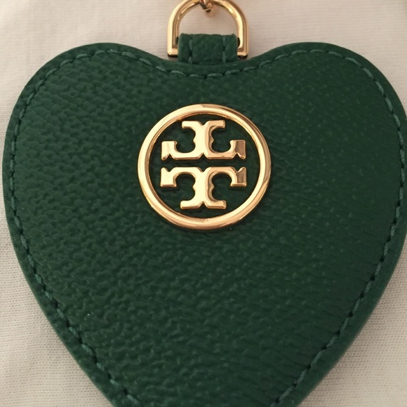 🆕Tory Burch Pebbled Heart Key Fob, Green Leather - Picture 2 of 5