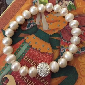 Beautiful Pearl bracelet with silver bead.