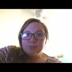 Meet your Posher, Flora