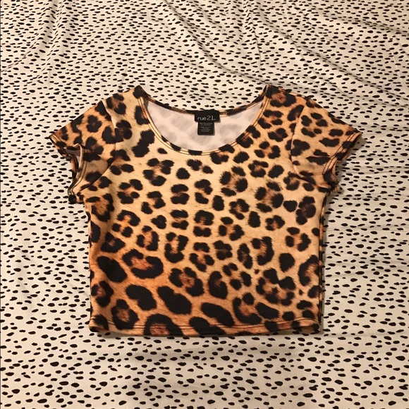 ⛔️SOLD⛔️Leopard crop top