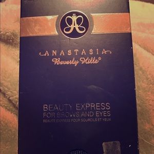 Anastasia Beverley Hills Eyebrow Kit