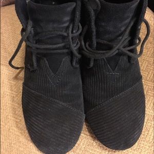 TOMS Desert Wedge shoe in blue suede corduroy.