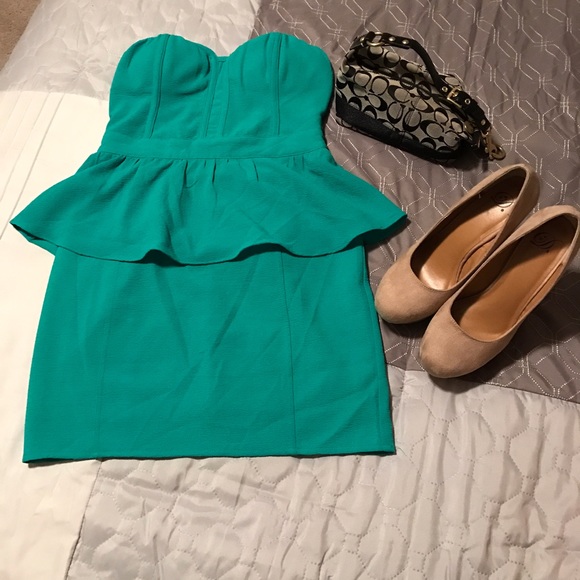 NWT Urban Outfitters Peplum Dress ๐ฅSOLD๐ฅ - Picture 3 of 4