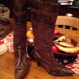 Boots. Women's size 6. Brown excellent condition.