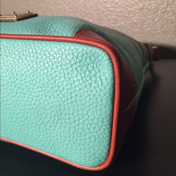 🚫SOLD on pp🚫D&B *Mint* pebbled leather crossbody - Picture 3 of 4