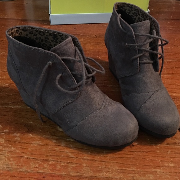 Gray wedge booties