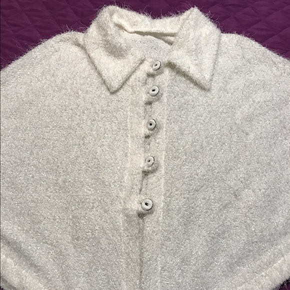 Gorgeous elegant off white poncho fits allRegular - Picture 4 of 4