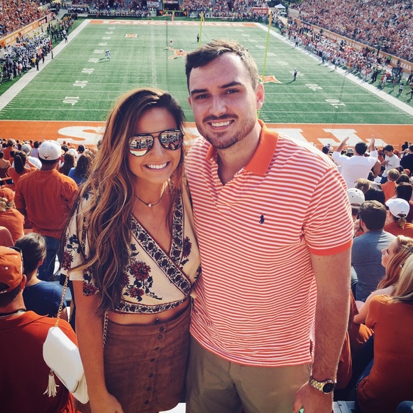 MEET YOUR POSHER!! - Picture 2 of 4