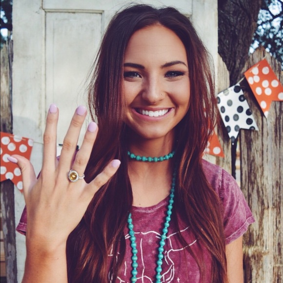 MEET YOUR POSHER!! - Picture 3 of 4