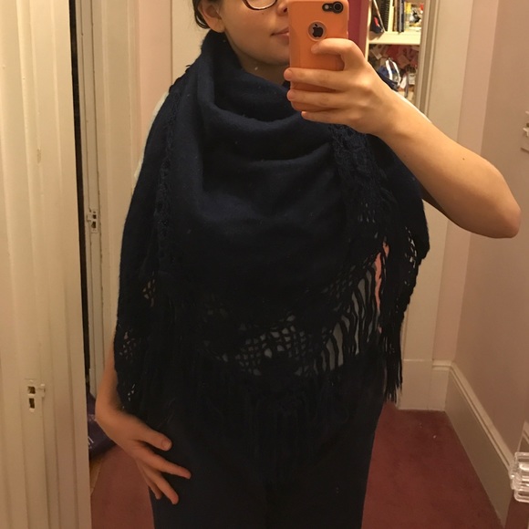 Cozy and Soft Oversized Scarf - Picture 4 of 6