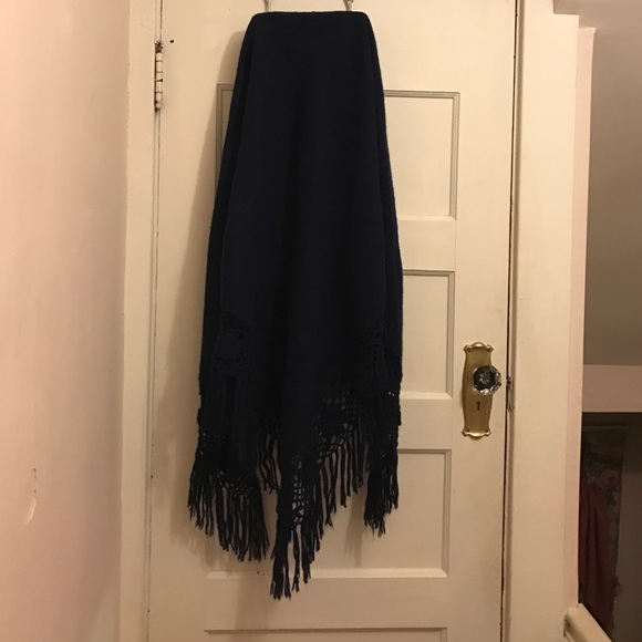 Cozy and Soft Oversized Scarf - Picture 3 of 6