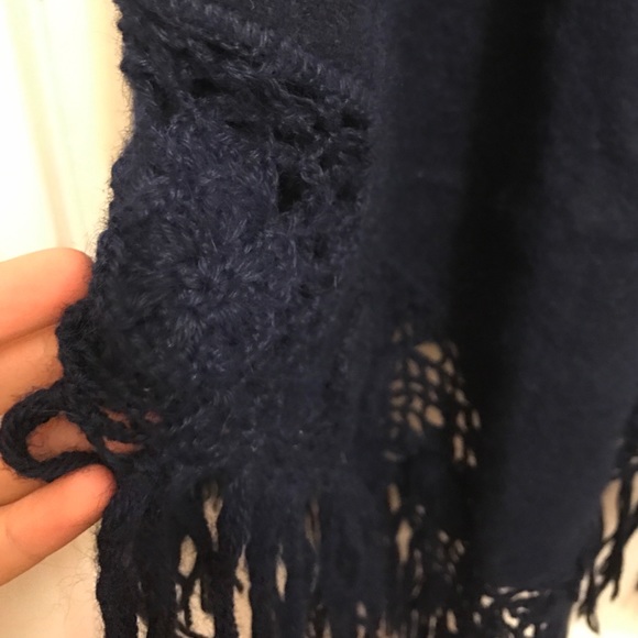 Cozy and Soft Oversized Scarf - Picture 5 of 6