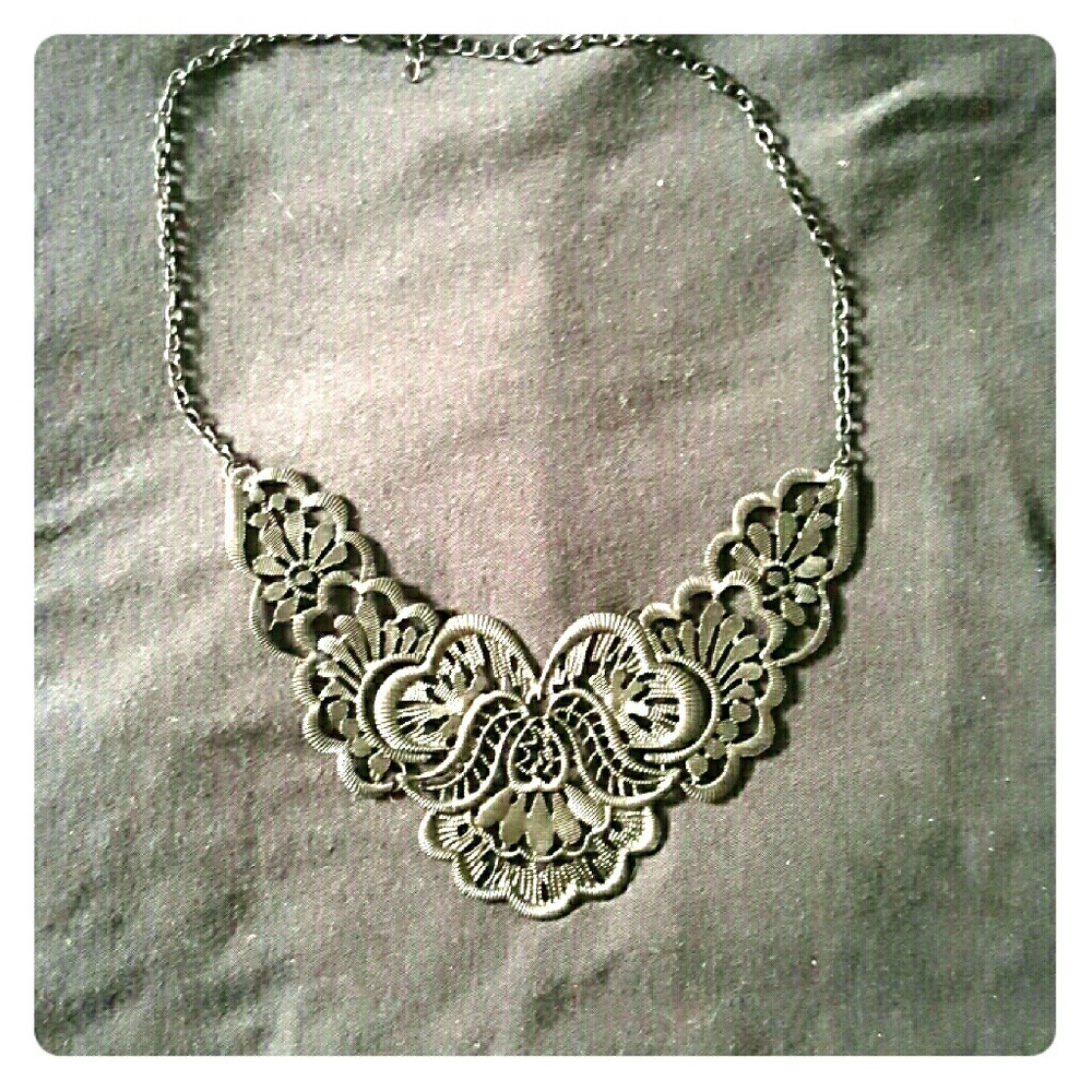Black Metal Lace-detailed Collar Necklace