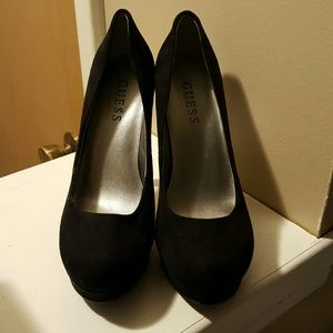 Guess suede pumps