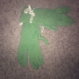 Lambs wool gloves with bows