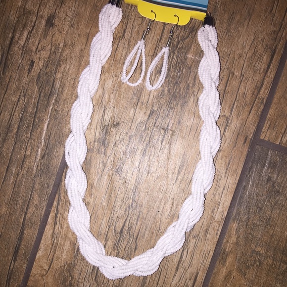 Necklace with earrings new