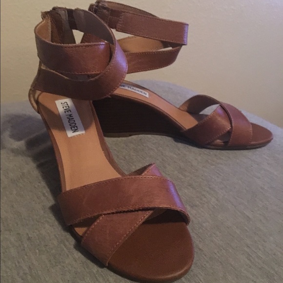 Price lowered!!Steve Madden sandals size 6