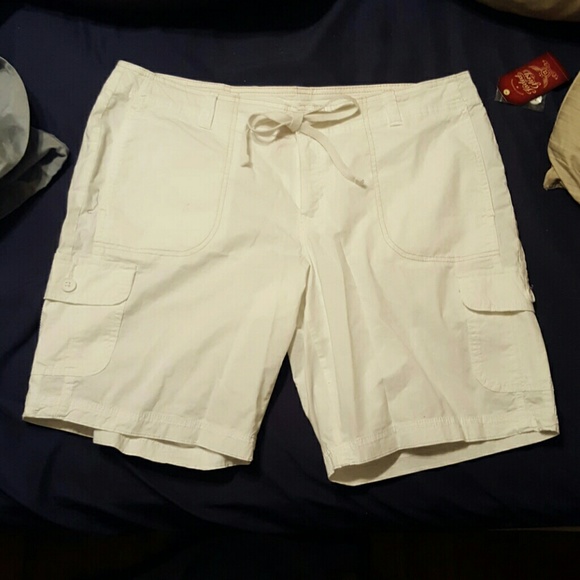 NWT White Drawstring Cargo Shorts