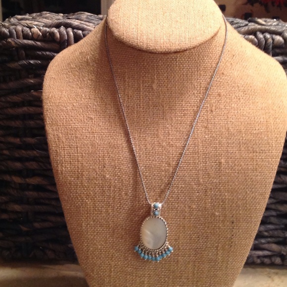 🤑SALE NWT MOTHER OF PEARL WITH TURQUOISE NECKLACE