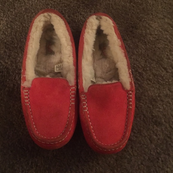 ✨UGG ✨ Ansley Red moccasin slippers sz 6