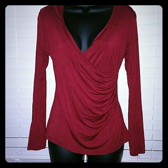 Wet Seal Tops - CCO *Sexy Long Sleeved V-Neck* Wet Seal Tops - CCO *Sexy Long Sleeved V-Neck*