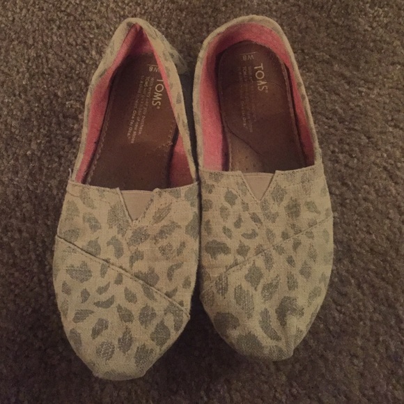 ✨ TOMS ✨ animal print Tom's size 8W