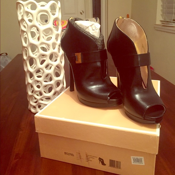 NIB Michael Kors Peep Toe Booties