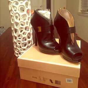 NIB Michael Kors Peep Toe Booties