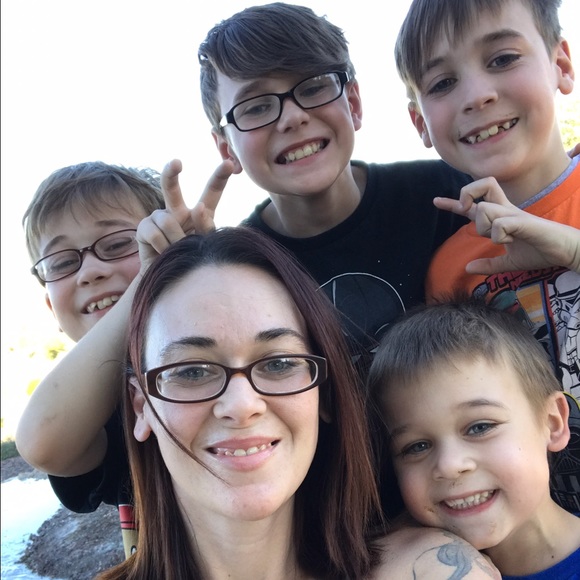 Meet your Posher, Steph - Picture 2 of 4