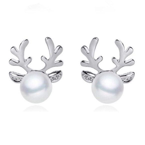 Reindeer pearl earrings!