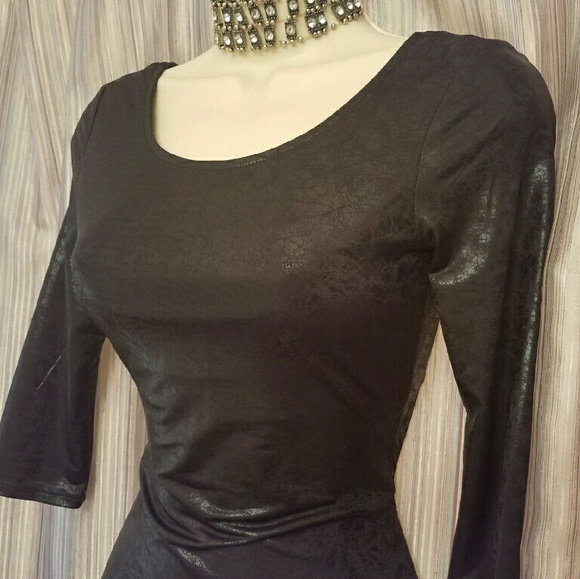 🔥Form fitting LBD - Picture 2 of 3