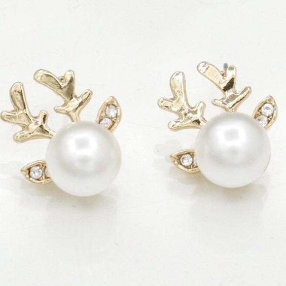 Reindeer pearl earrings!