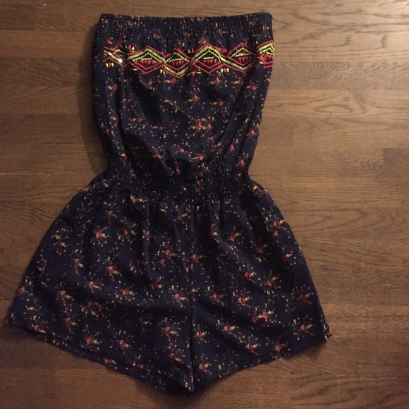 Navy pattern strapless romper