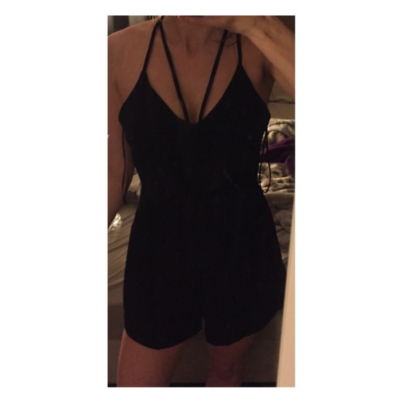 Lush Black Romper Strappy Cross Strap Back v Neck - Picture 4 of 6