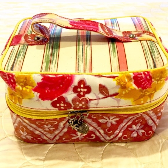 ISO Plenty by Tracy Reese Train Case - Picture 3 of 4