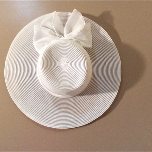 Soft, Light, Feminine Arlin Hat With Bow