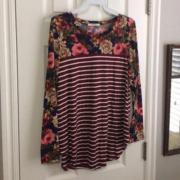 ❣️LAST ONE❣️Floral and Stripes Top - Picture 2 of 4